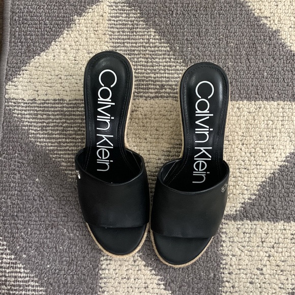 Calvin Klein Bandera Eco Platform Black
Leather Sandals